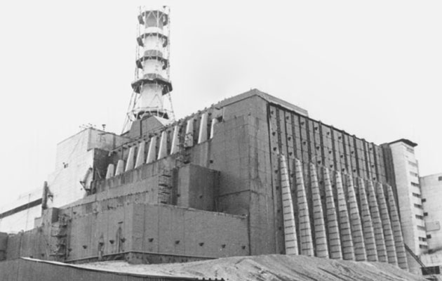 Černobil - sarkofag okrog reaktorske zgradbe